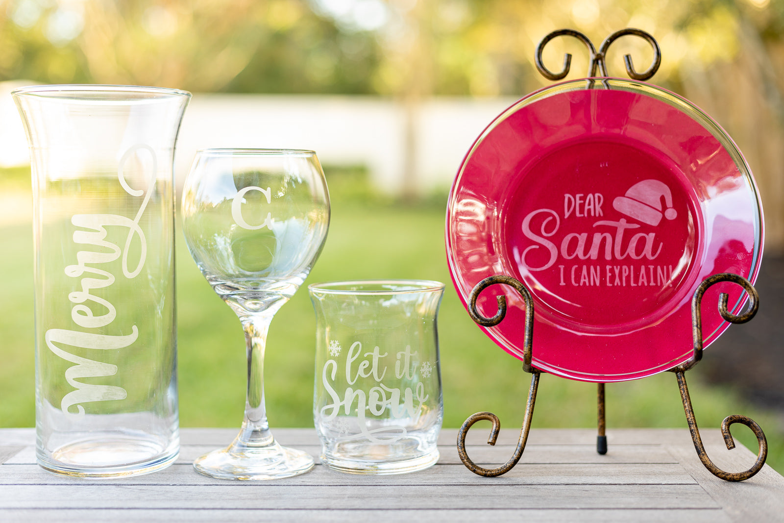 Various glass dishes with glass etching Christmas phrases